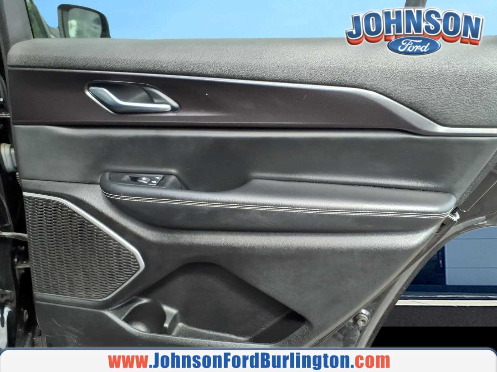 2022 Jeep Grand Cherokee L Laredo