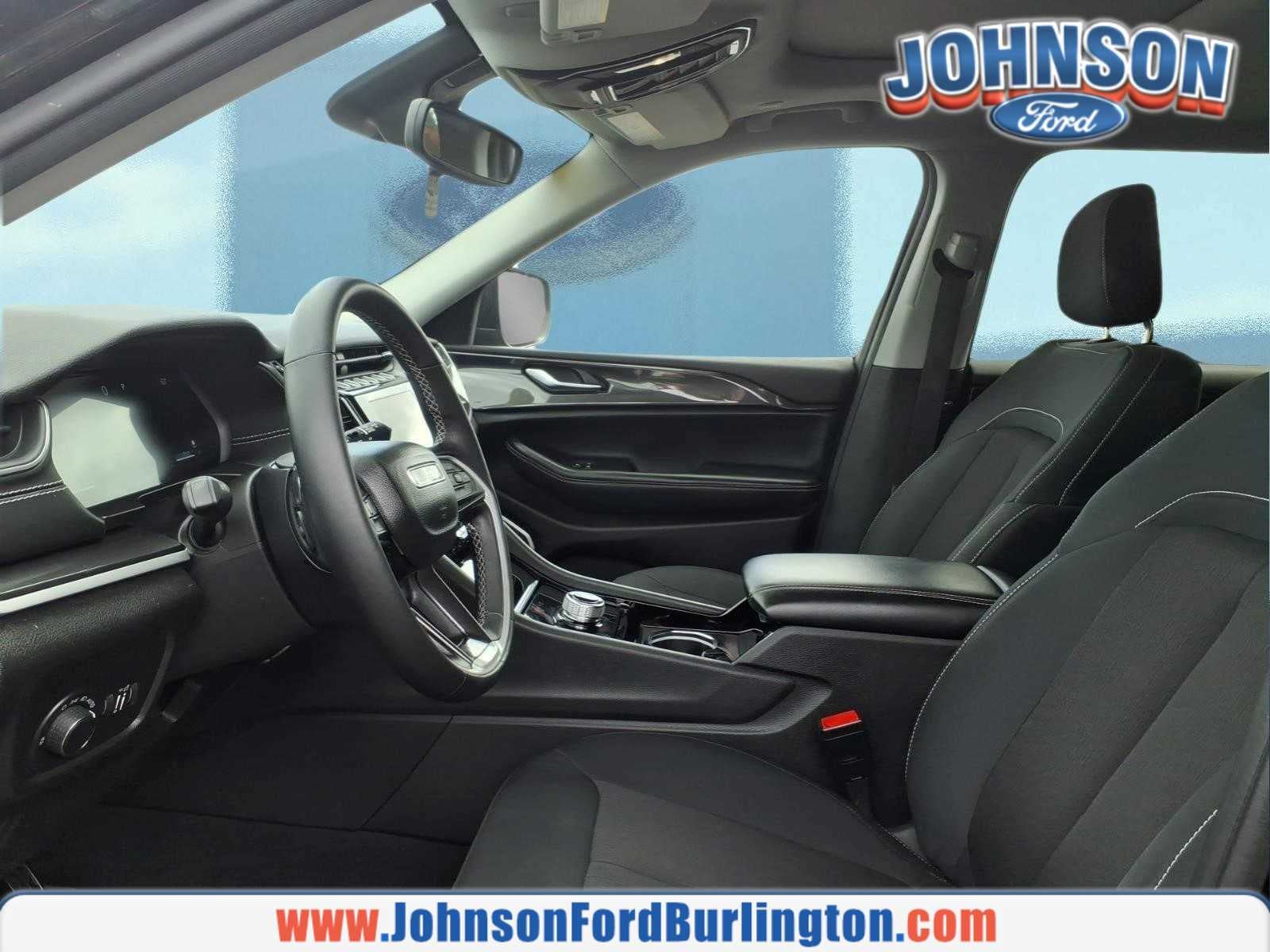 2022 Jeep Grand Cherokee L Laredo