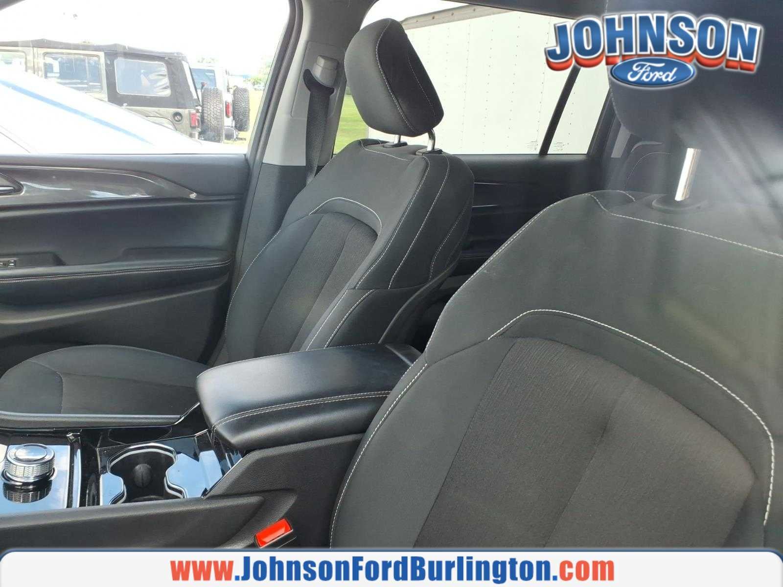 2022 Jeep Grand Cherokee L Laredo