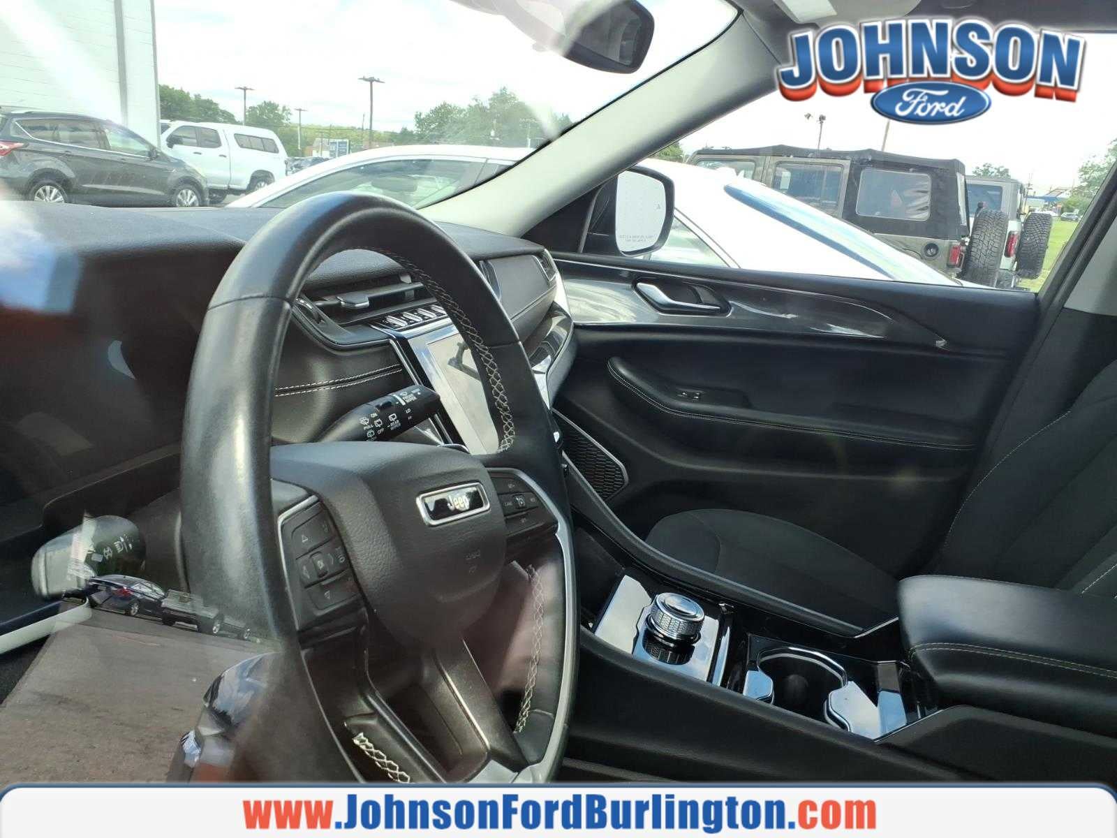 2022 Jeep Grand Cherokee L Laredo