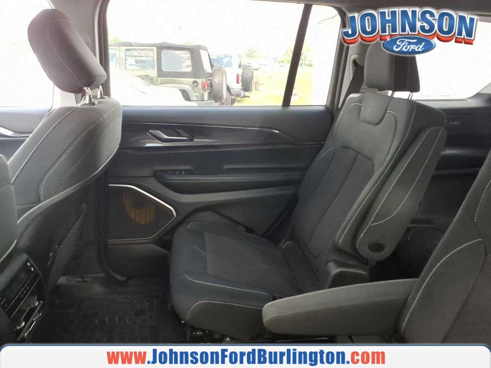 2022 Jeep Grand Cherokee L Laredo