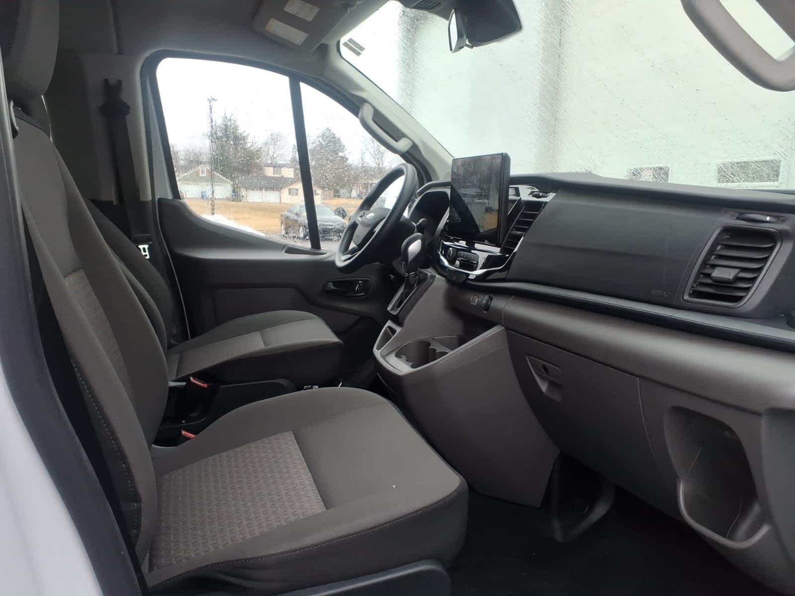 2023 Ford Transit Passenger Wagon XLT