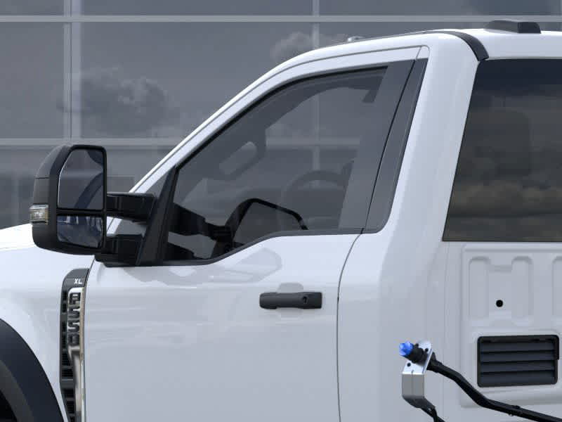 2025 Ford Super Duty F-550 DRW F-550® XL