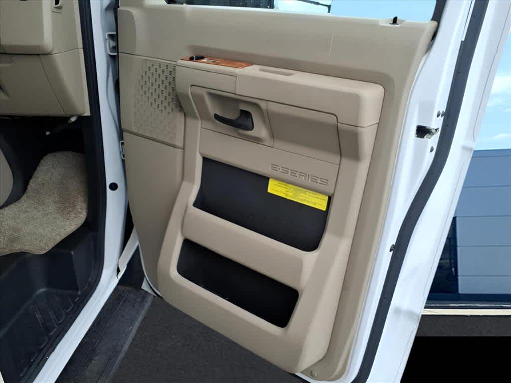 2017 Ford E-Series Cutaway Base DRW