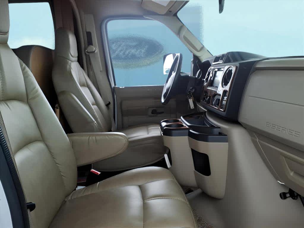 2017 Ford E-Series Cutaway Base DRW