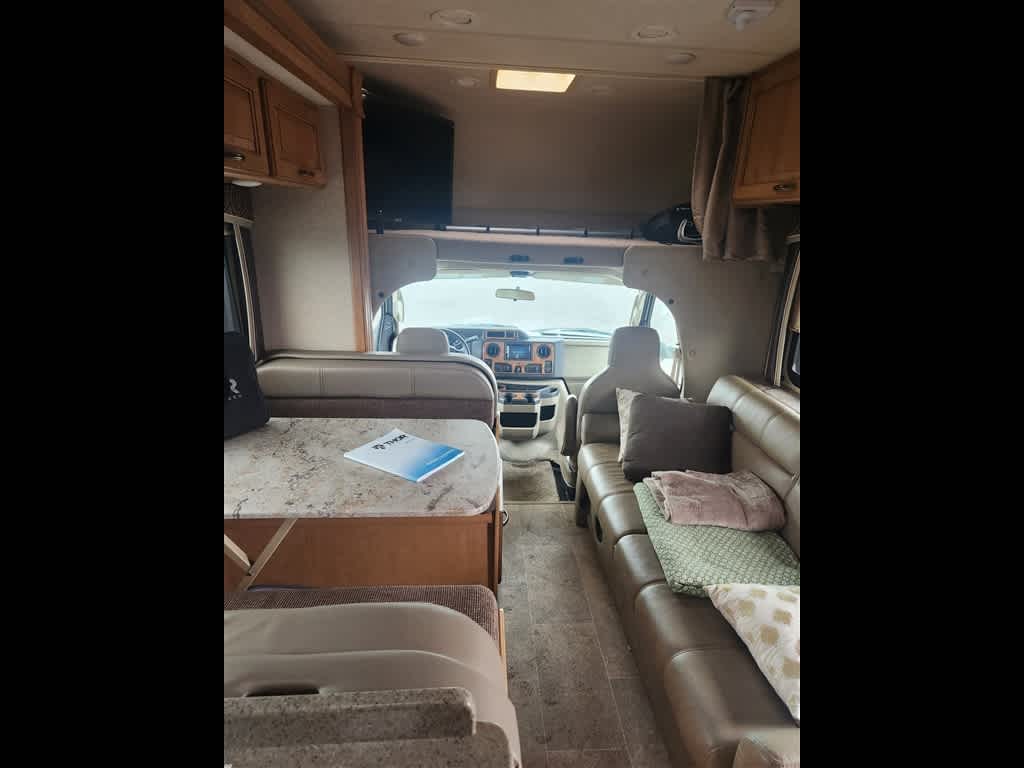 2017 Ford E-Series Cutaway Base DRW