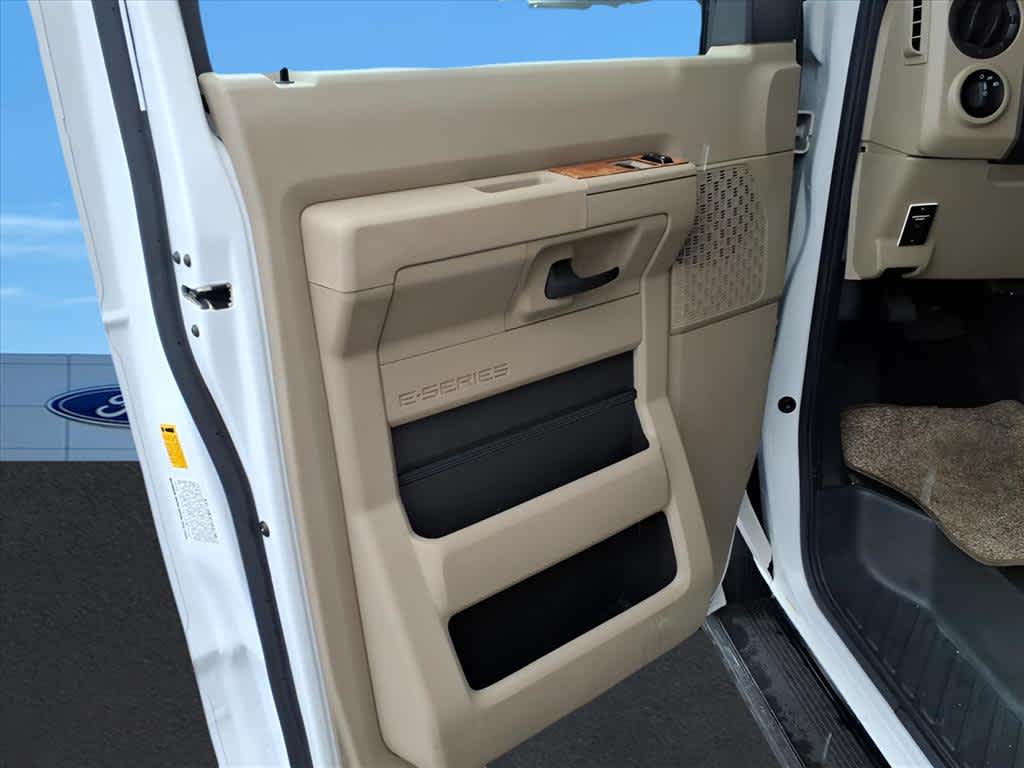 2017 Ford E-Series Cutaway Base DRW