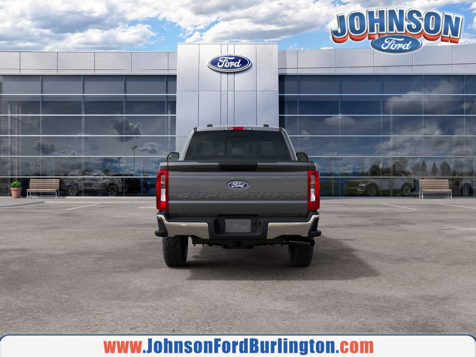 2027 Ford Super Duty F-350 SRW XLT