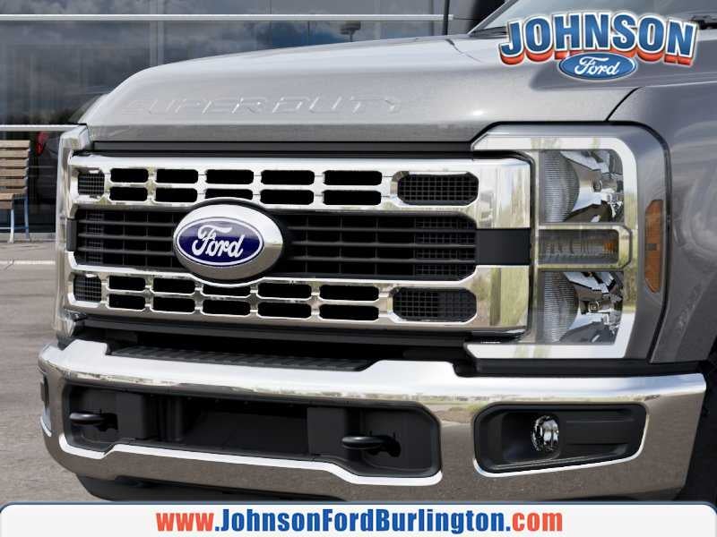 2027 Ford Super Duty F-350 SRW XLT