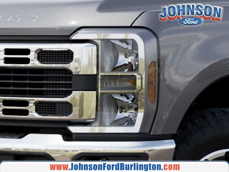 2027 Ford Super Duty F-350 SRW XLT