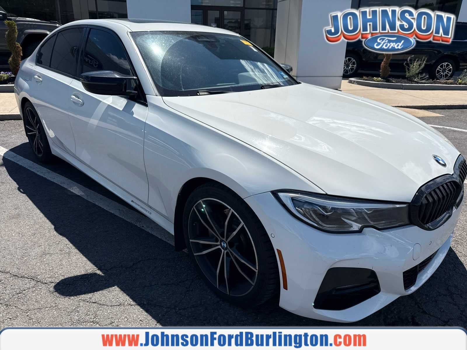 2020 BMW 3 Series 330i xDrive Sedan's photo