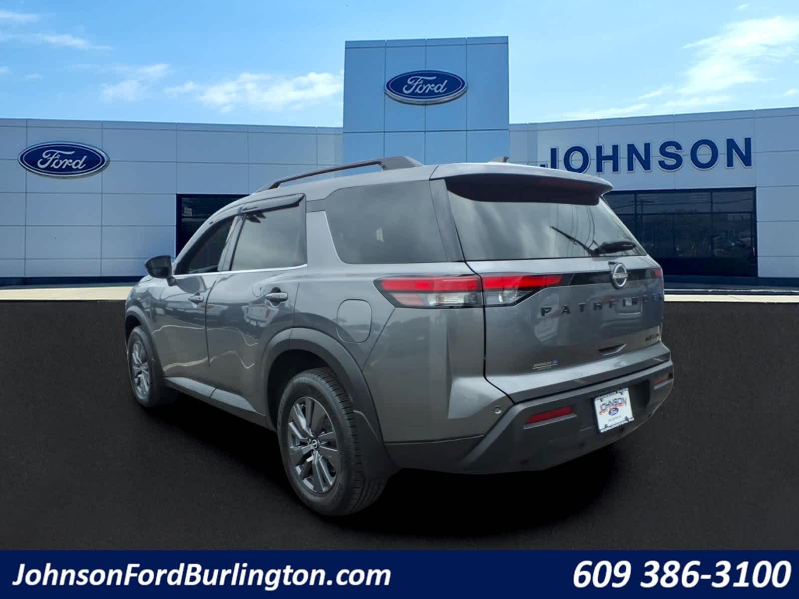 2024 Nissan Pathfinder SV