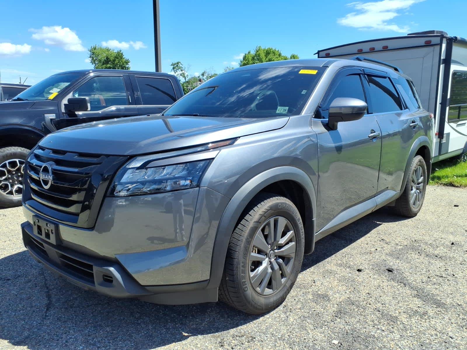 2024 Nissan Pathfinder SV