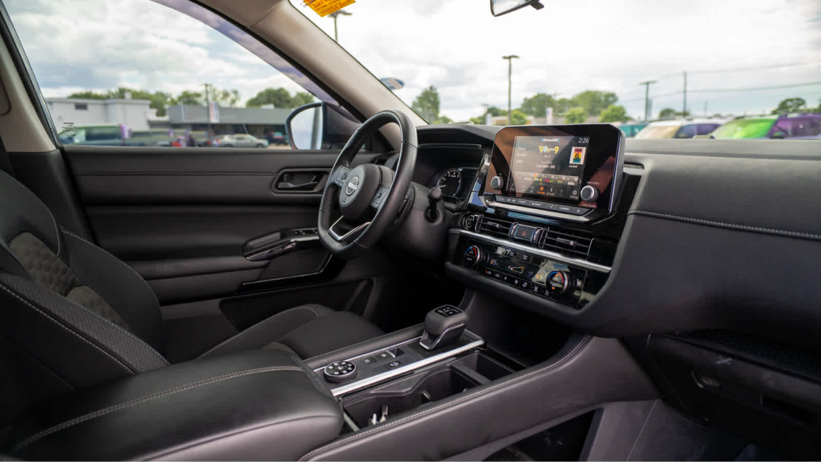 2024 Nissan Pathfinder SV