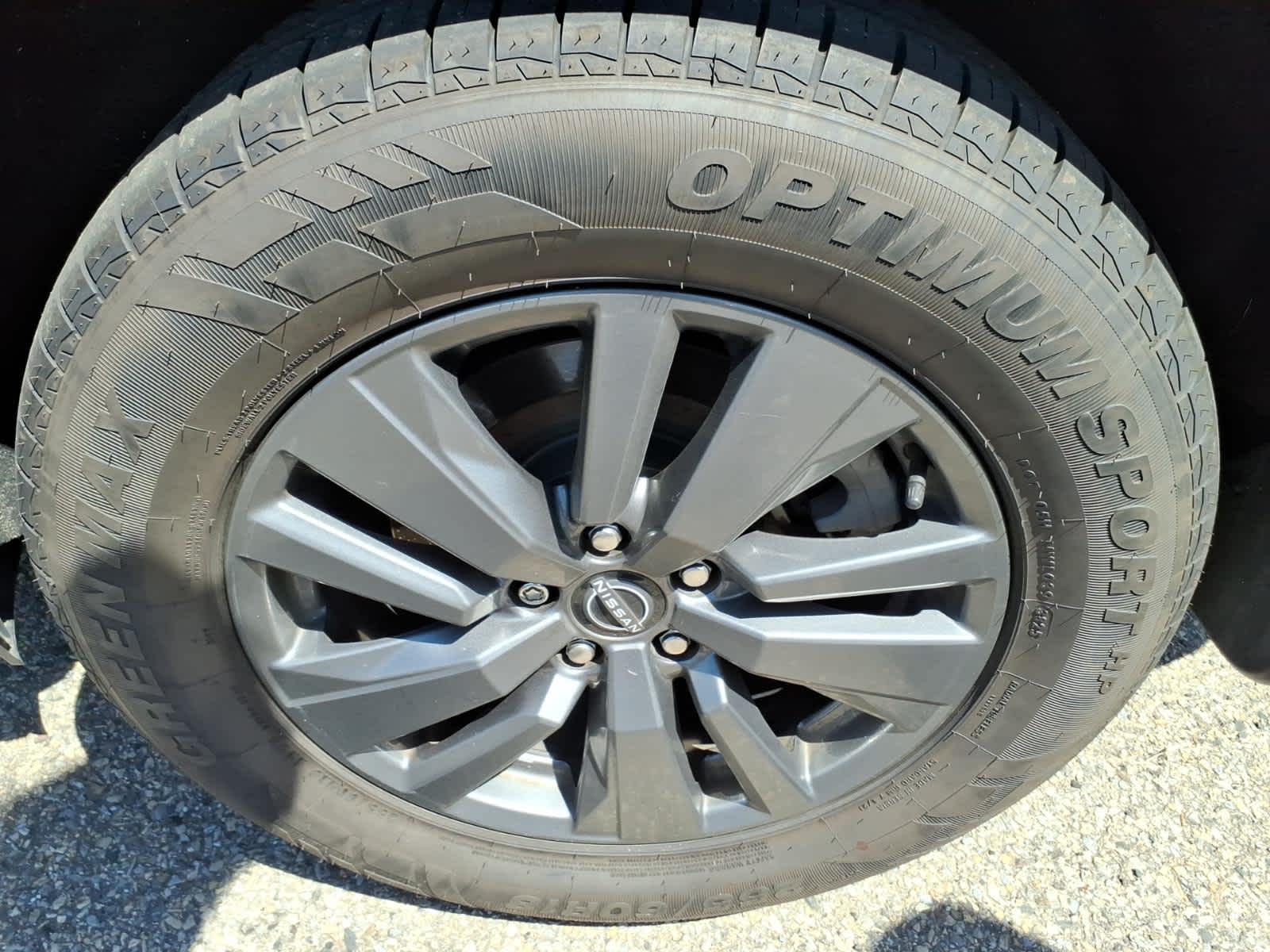 2024 Nissan Pathfinder SV